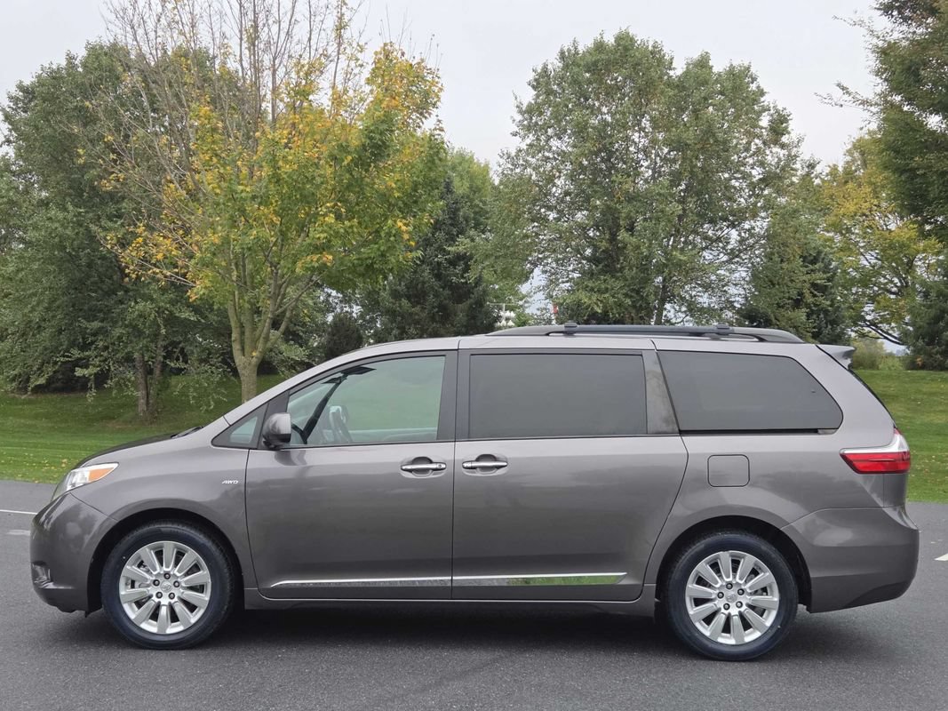 Used 2016 Toyota Sienna XLE w/ XLE Navigation Package AWD/4WD image 5