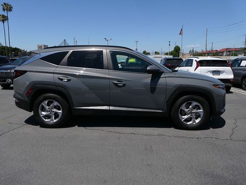 Used 2024 Hyundai Tucson SEL FWD image 2