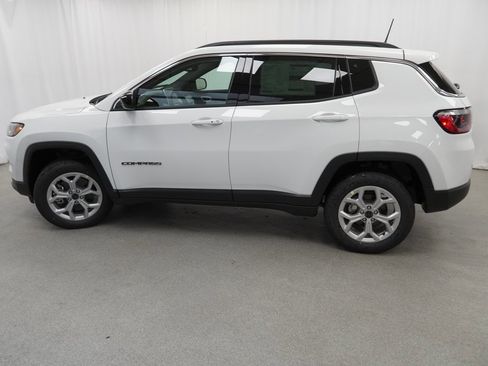 New 2026 Jeep Compass Latitude image 14