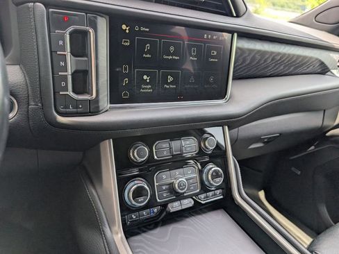 Used 2022 GMC Yukon XL Denali AWD/4WD image 18