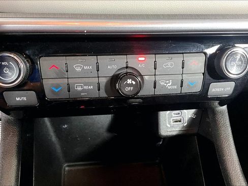 Used 2025 Jeep Compass Limited AWD/4WD image 32