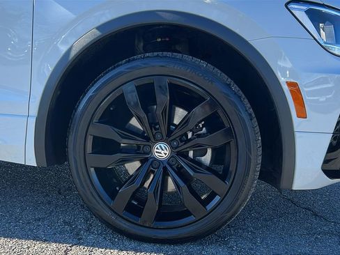 Used 2021 Volkswagen Tiguan SE R-Line image 10