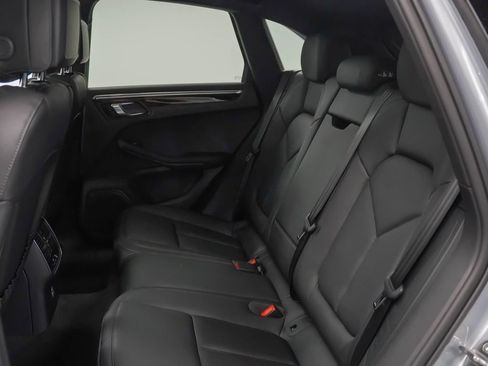 Certified 2025 Porsche Macan Turbo image 18