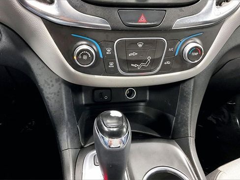 Used 2018 Chevrolet Equinox LS image 15