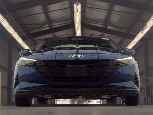 Used 2023 Hyundai Elantra SEL FWD image 2