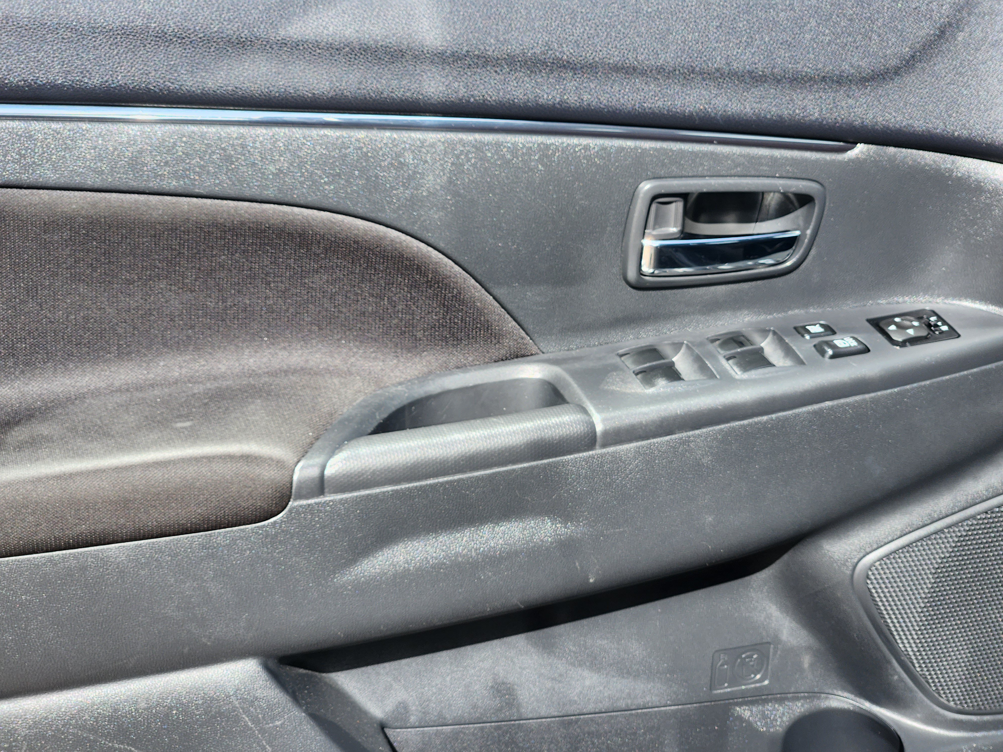 Used 2025 Mitsubishi Outlander Sport ES AWD/4WD image 17