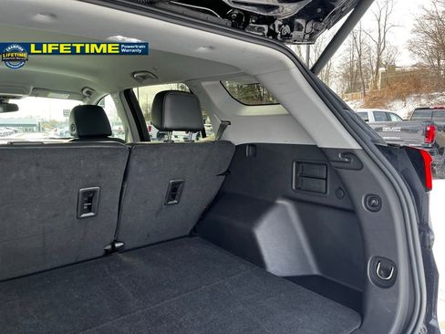 Used 2024 GMC Terrain SLT image 12