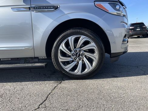 Used 2022 Lincoln Navigator Reserve image 33