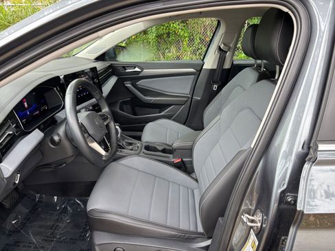 Used 2025 Volkswagen Jetta SE image 27