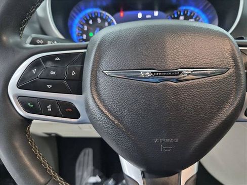 Used 2023 Chrysler Pacifica Touring-L FWD image 29