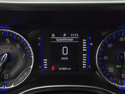 Used 2019 Chrysler Pacifica Touring Plus w/ S Appearance Package FWD image 17