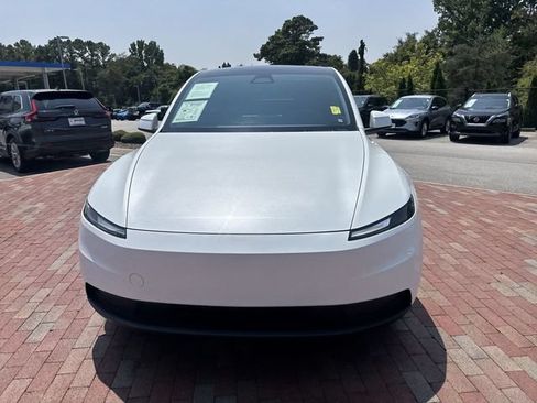 Used 2026 Tesla Model Y 2WD image 31
