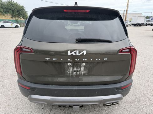 Used 2022 Kia Telluride EX w/ EX Premium Package FWD image 6