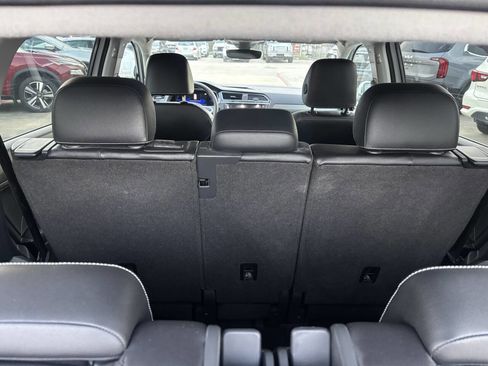 Used 2024 Volkswagen Tiguan SE image 15