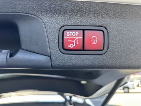 Used 2023 Mercedes-Benz GLS 450 4MATIC image 30