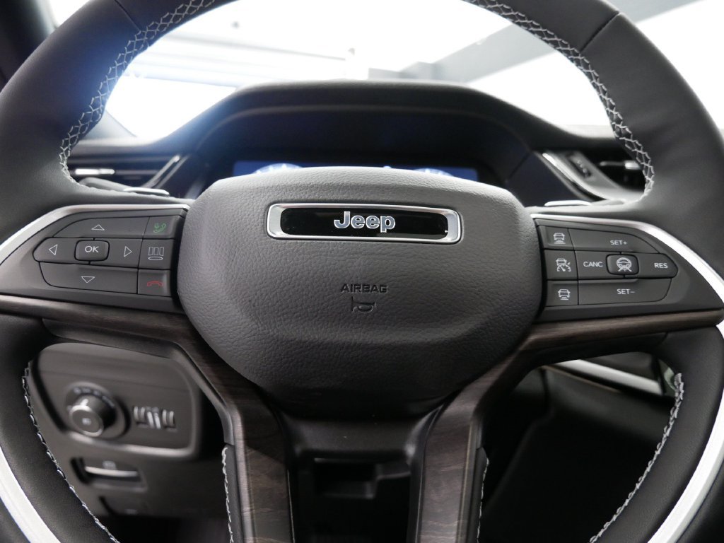 New 2027 Jeep Grand Cherokee Limited AWD/4WD image 21