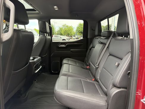 Used 2023 GMC Sierra 1500 SLT w/ SLT Premium Package AWD/4WD image 32