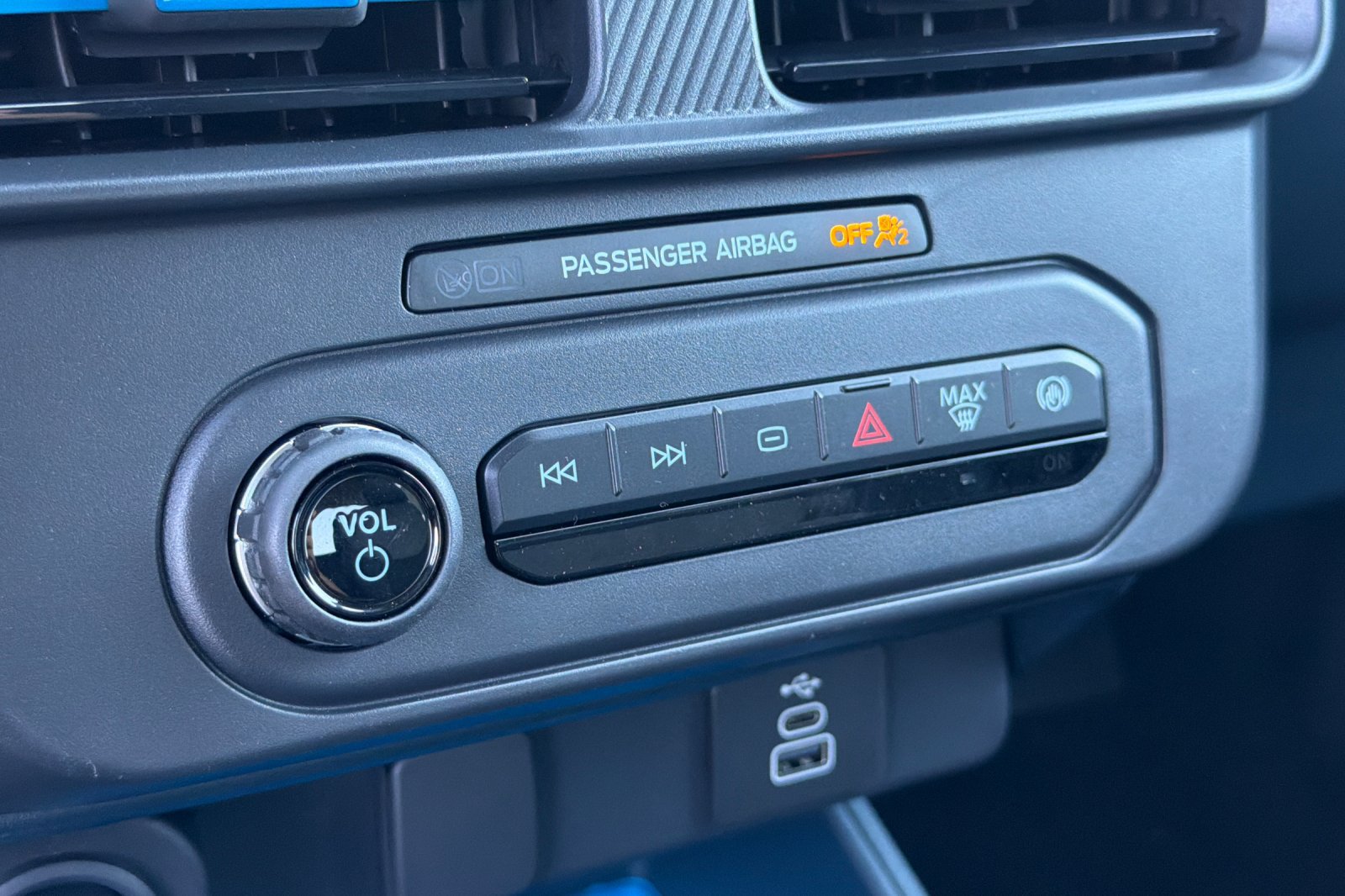 New 2026 Ford Maverick XLT w/ XLT Luxury Package FWD image 19