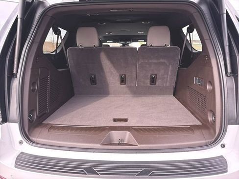 Used 2025 Chevrolet Suburban LT w/ Comfort Package image 26
