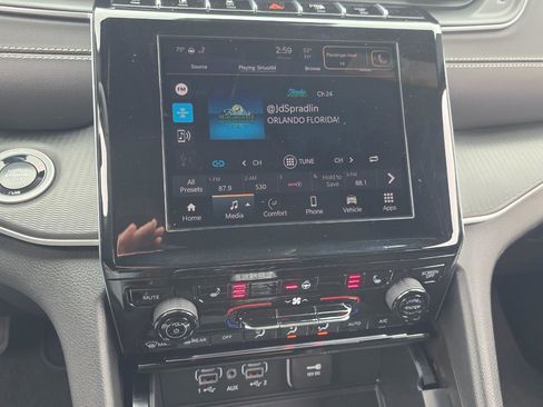 Used 2024 Jeep Grand Cherokee L Altitude image 4