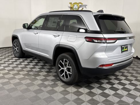 New 2025 Jeep Grand Cherokee Limited w/ Trailer Tow Package AWD/4WD image 6