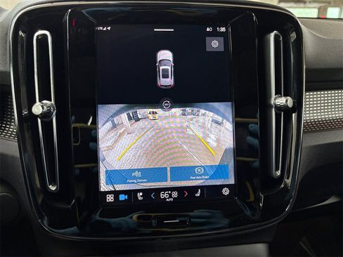 Certified 2022 Volvo XC40 P8 Recharge Plus image 24