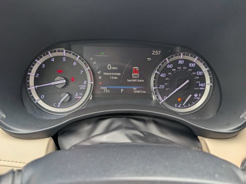Used 2022 Toyota Highlander XLE FWD image 16