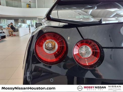 Certified 2024 Nissan GT-R w/ Floor Mat Package AWD/4WD image 7