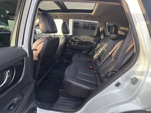 Used 2017 Nissan Rogue SL w/ SL Premium Package image 70