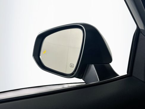 Used 2025 Toyota Highlander LE image 16