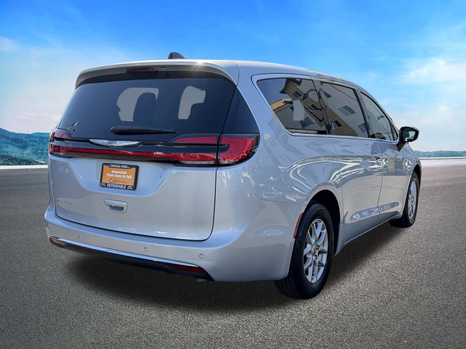 Certified 2024 Chrysler Pacifica Touring-L FWD image 10