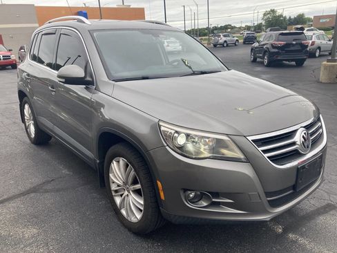 Used 2010 Volkswagen Tiguan SEL image 1