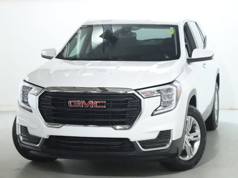 Used 2024 GMC Terrain SLE AWD/4WD image 3