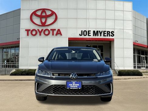 Used 2025 Volkswagen Jetta SE image 4