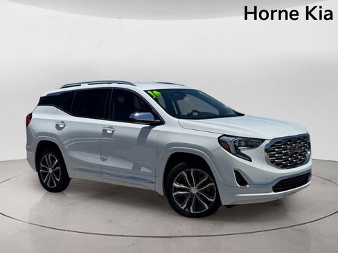 Used 2019 GMC Terrain Denali FWD image 2