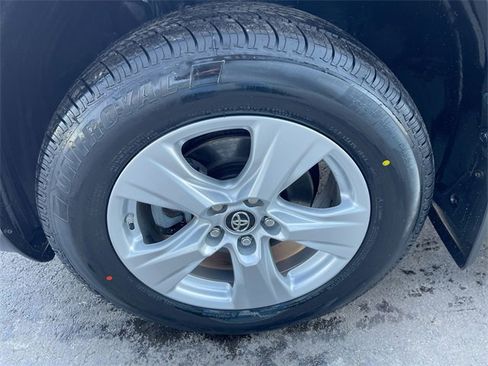 Used 2019 Toyota RAV4 XLE w/ Convenience Package image 32