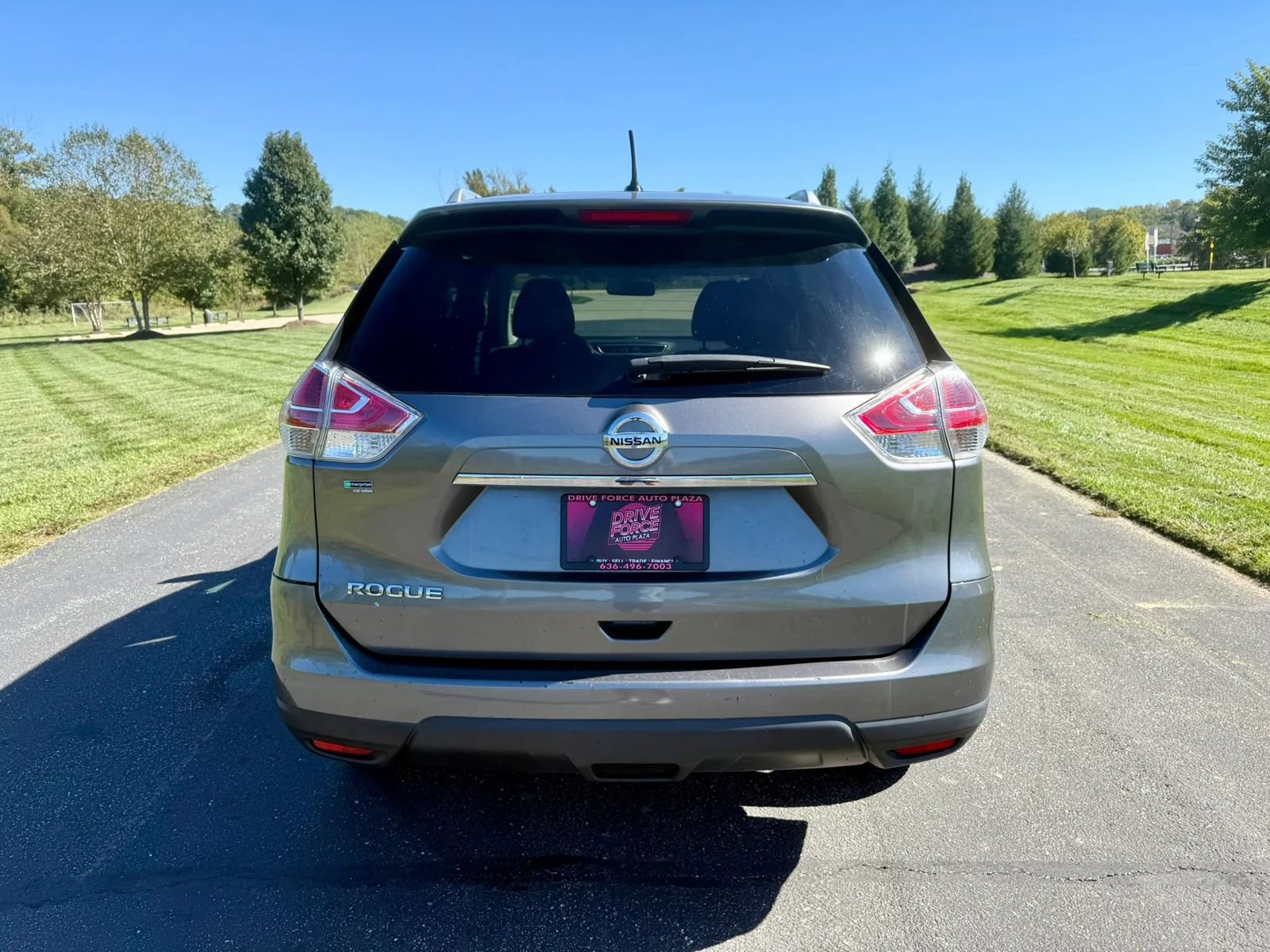 Used 2016 Nissan Rogue SV AWD/4WD image 6