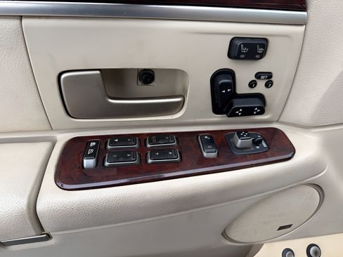 Used 2007 Lincoln Town Car Signature Limited RWD image 10