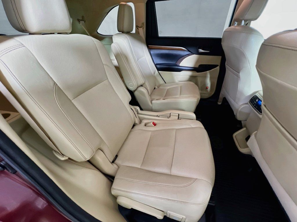 Certified 2017 Toyota Highlander Limited Platinum AWD/4WD image 24