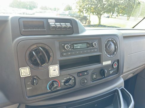 Used 2022 Ford E-350 and Econoline 350 Super Duty RWD image 26