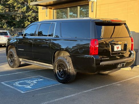 Used 2018 Chevrolet Suburban LT image 4