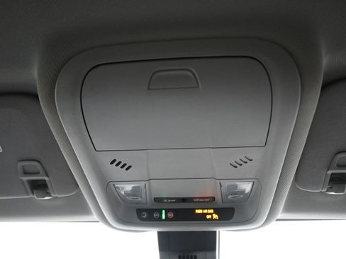 Used 2020 Chevrolet Equinox LT image 22