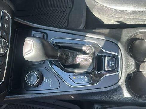Used 2019 Jeep Cherokee Limited AWD/4WD image 14