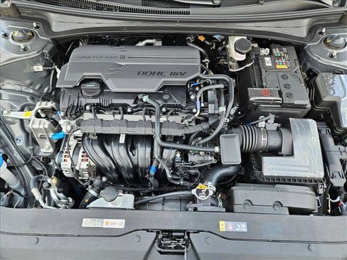 Used 2026 Hyundai Elantra SE FWD image 21