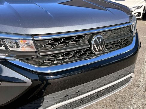 Used 2023 Volkswagen Taos SE image 32