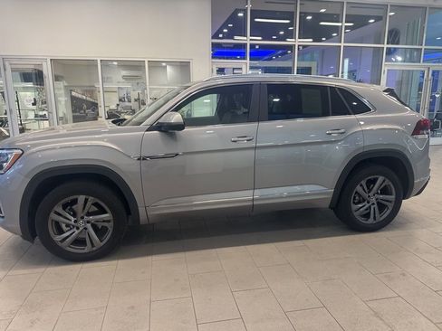 Used 2024 Volkswagen Atlas Cross Sport SEL R-Line AWD/4WD image 2