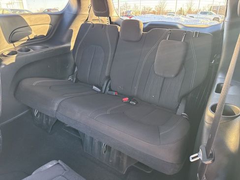 Used 2020 Chrysler Pacifica Touring w/ S Appearance Package image 10