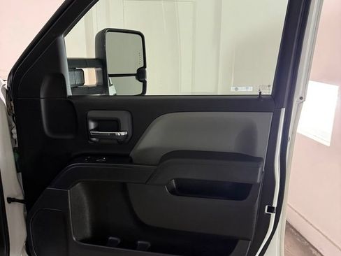 Used 2019 Chevrolet Silverado 2500 W/T AWD/4WD image 23