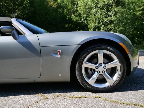 Used 2007 Pontiac Solstice Convertible w/ Premium Package RWD image 26