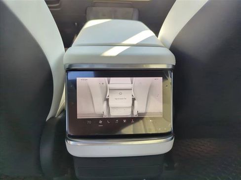 Used 2022 Tesla Model X image 19